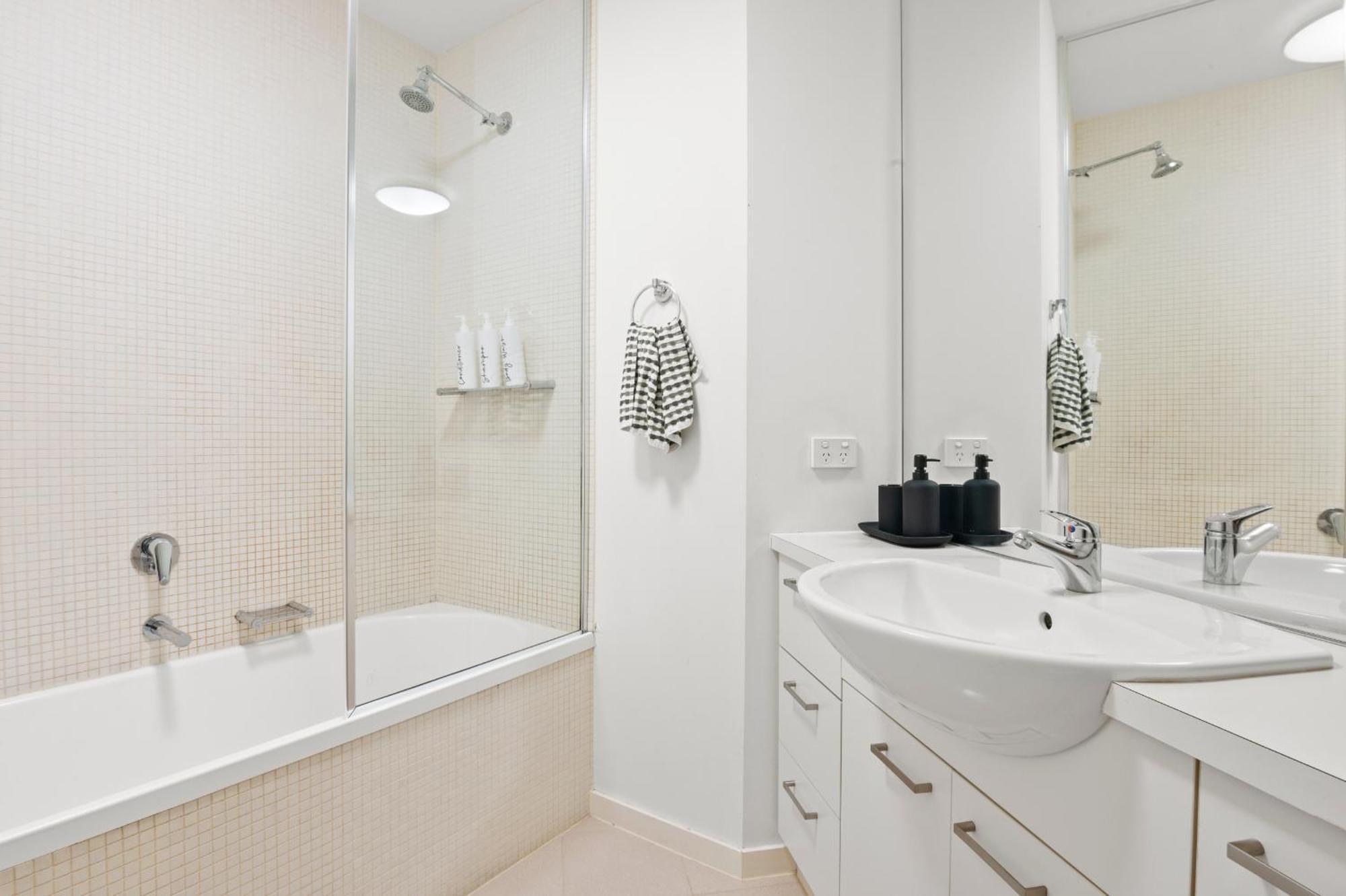 Sea View, Gym & Pool, 2 Bedrooms 2 Bathrooms Melbourne Esterno foto